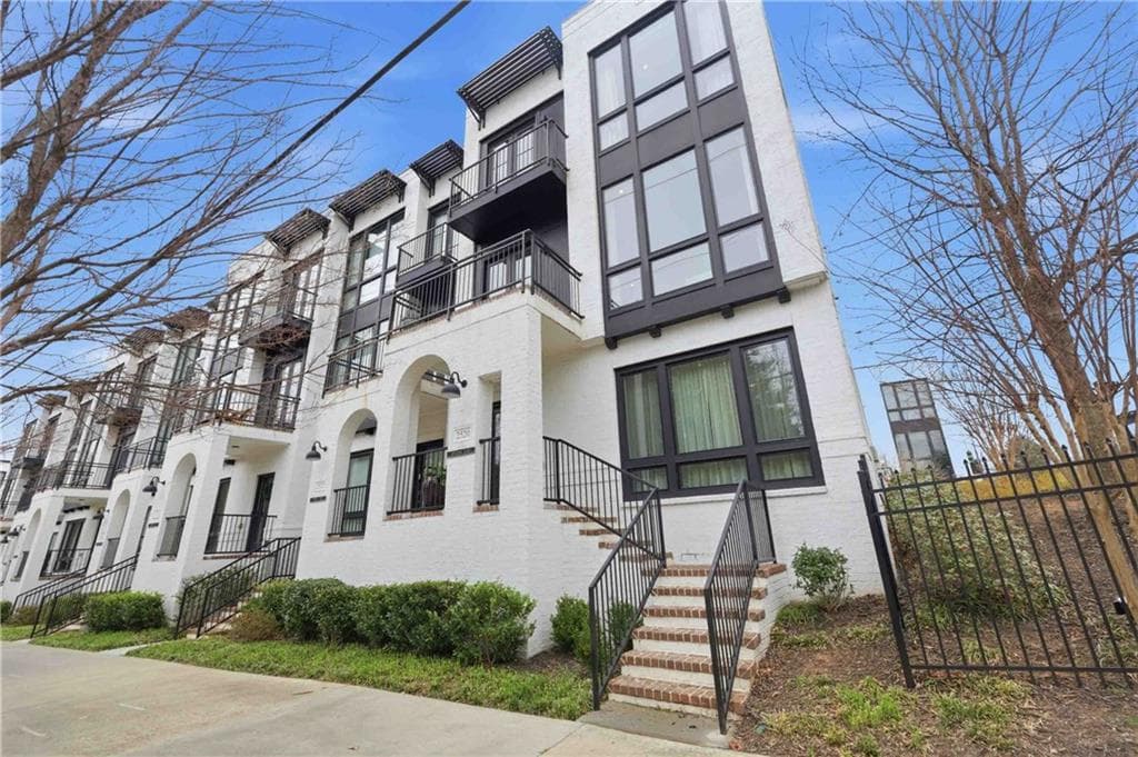 3 bedroom, 4 bathroom, 3,040 sq ft townhouse sold at 2520 Appleden Place, Brookhaven, GA 30319