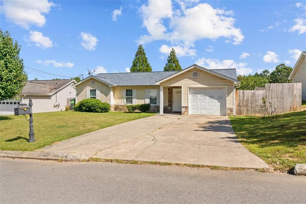 3 bedroom, 2 bathroom single family residence for sale at 171 Bear Den Court, Dalton, GA 30721 — photo 4