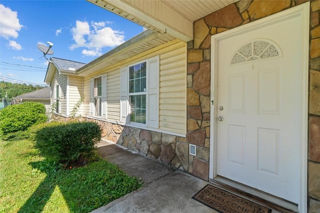 3 bedroom, 2 bathroom single family residence for sale at 171 Bear Den Court, Dalton, GA 30721 — photo 6
