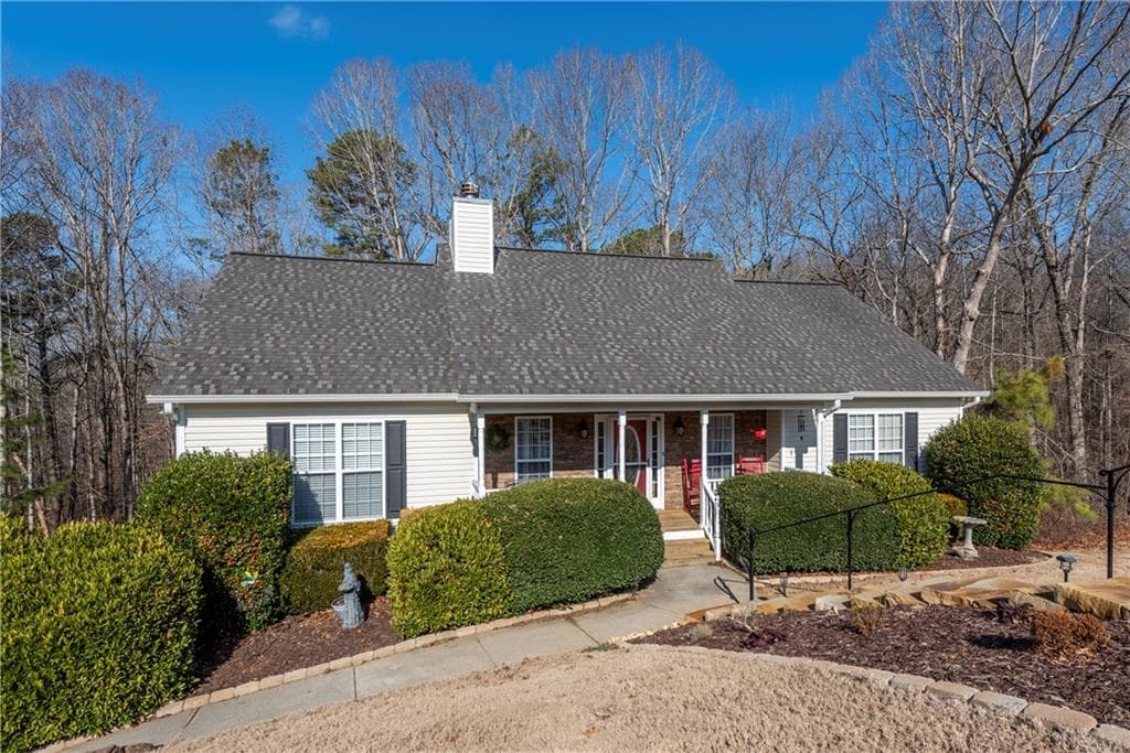 3 bedroom, 3 bathroom, 2,307 sq ft single family residence sold at 804 Kensington Court, Canton, GA 30114