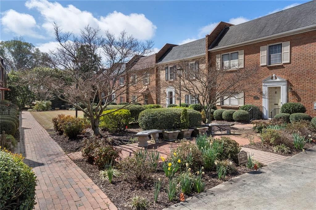 14 Sycamore Square, Decatur, GA 30030 — most recent listing photo