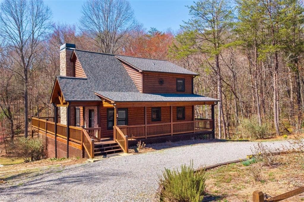 3 bedroom, 3 bathroom, 2,520 sq ft single family residence for sale at 166 Dallas Lane, Blue Ridge, GA 30513 — photo 1 of 28