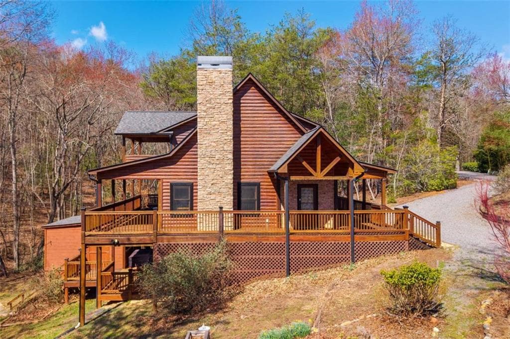 3 bedroom, 3 bathroom, 2,520 sq ft single family residence for sale at 166 Dallas Lane, Blue Ridge, GA 30513 — photo 2