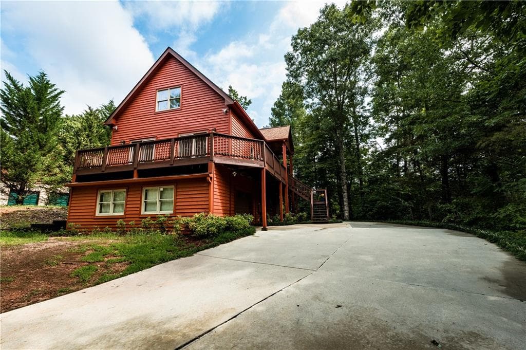 4 bedroom, 4 bathroom, 4,319 sq ft single family residence for sale at 15 Alm Strasse, Helen, GA 30545 — photo 2