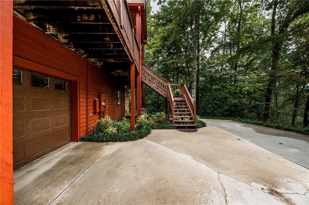 4 bedroom, 4 bathroom, 4,319 sq ft single family residence for sale at 15 Alm Strasse, Helen, GA 30545 — photo 4