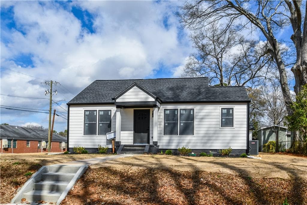 3 bedroom, 3 bathroom, 1,210 sq ft single family residence for sale at 651 North Avenue, Atlanta, GA 30354 — photo 2