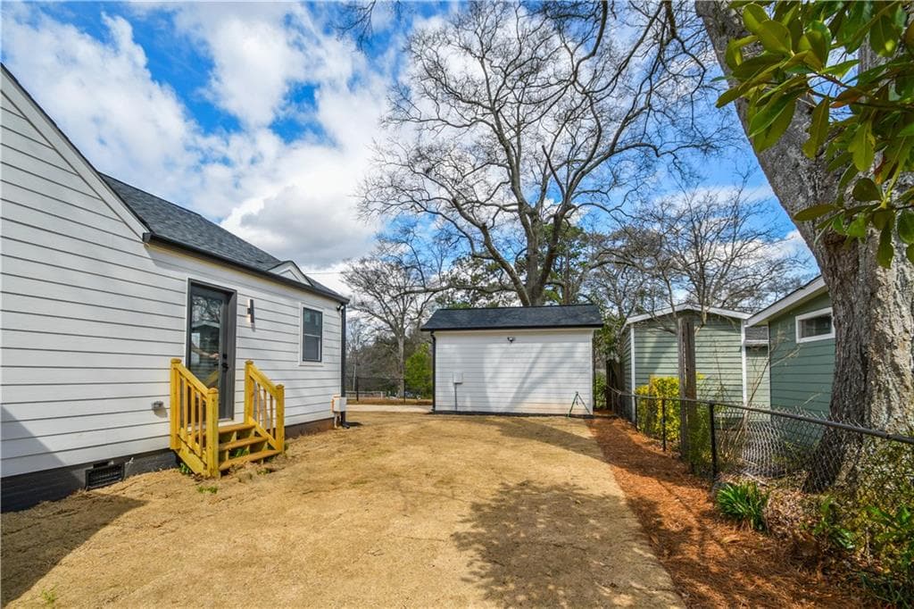 3 bedroom, 3 bathroom, 1,210 sq ft single family residence for sale at 651 North Avenue, Atlanta, GA 30354 — photo 3