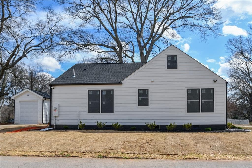 3 bedroom, 3 bathroom, 1,210 sq ft single family residence for sale at 651 North Avenue, Atlanta, GA 30354 — photo 4