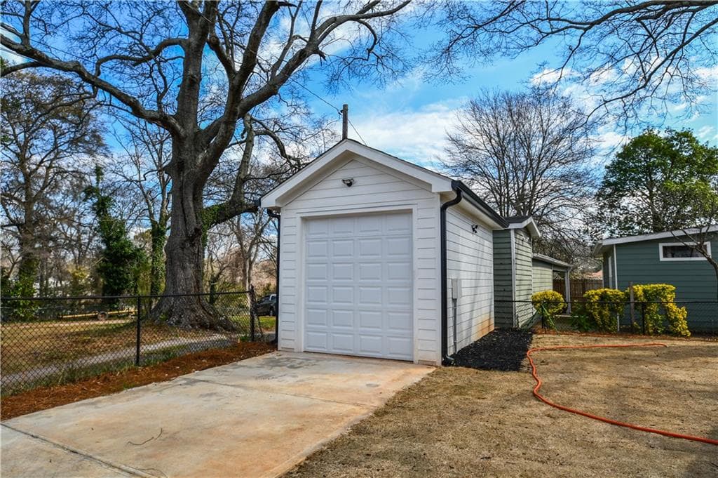 3 bedroom, 3 bathroom, 1,210 sq ft single family residence for sale at 651 North Avenue, Atlanta, GA 30354 — photo 5