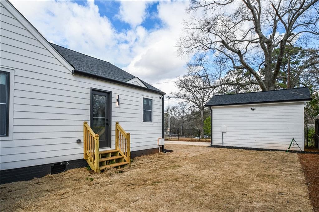 3 bedroom, 3 bathroom, 1,210 sq ft single family residence for sale at 651 North Avenue, Atlanta, GA 30354 — photo 6