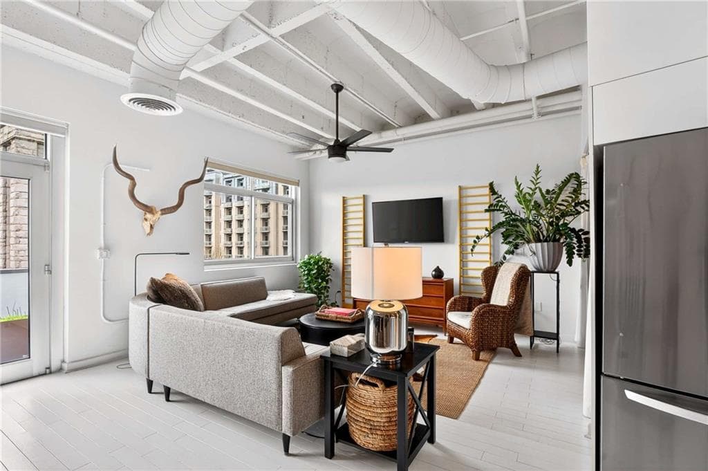 1 bedroom, 1 bathroom, 1,055 sq ft condominium sold at 805 Peachtree Street 619, Atlanta, GA 30308