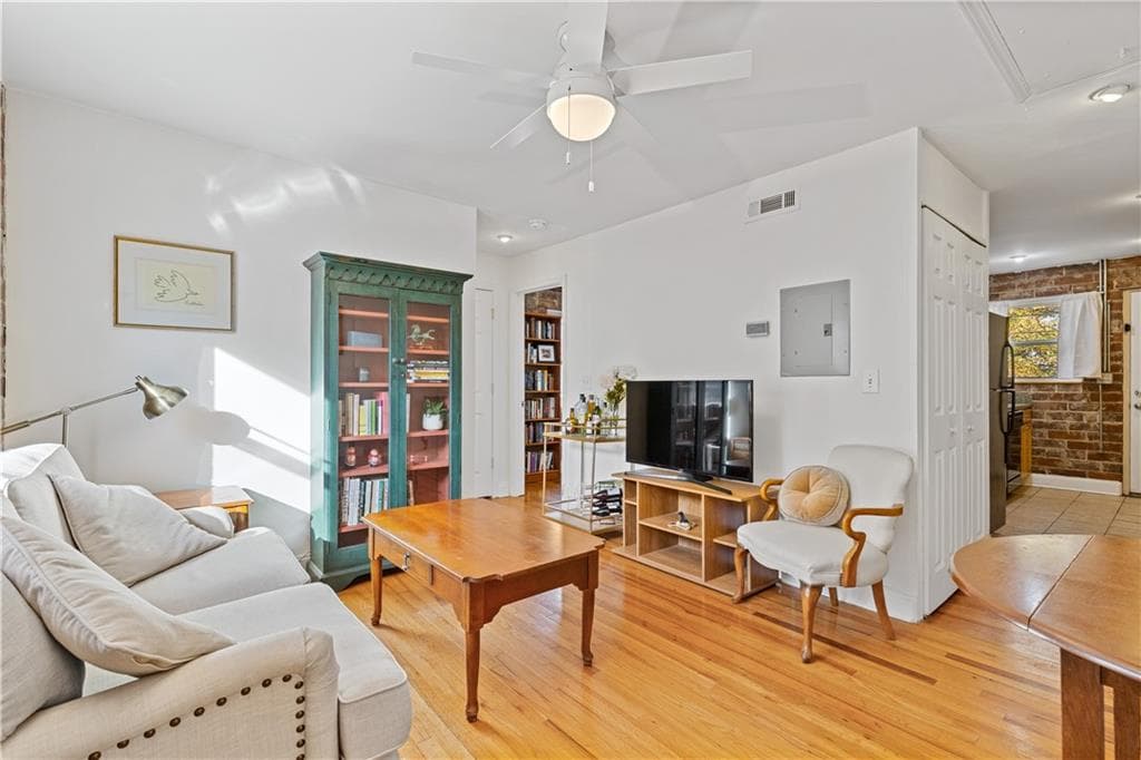 1 bedroom, 1 bathroom, 560 sq ft condominium for sale at 24 Daniel Street 12, Atlanta, GA 30312