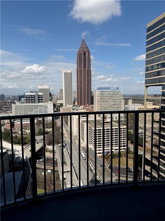 2 bedroom, 2 bathroom, 1,127 sq ft condominium for sale at 400 W Peachtree Street 2413, Atlanta, GA 30308 — photo 3