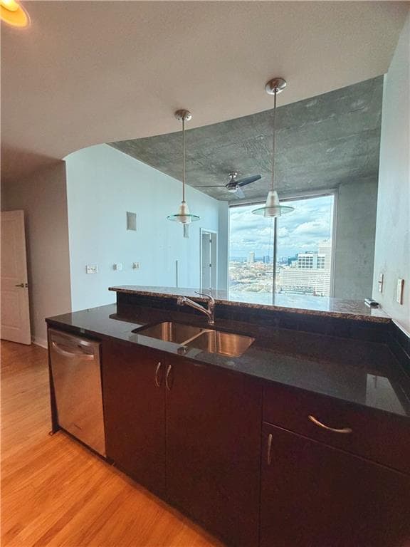 2 bedroom, 2 bathroom, 1,127 sq ft condominium for sale at 400 W Peachtree Street 2413, Atlanta, GA 30308 — photo 8