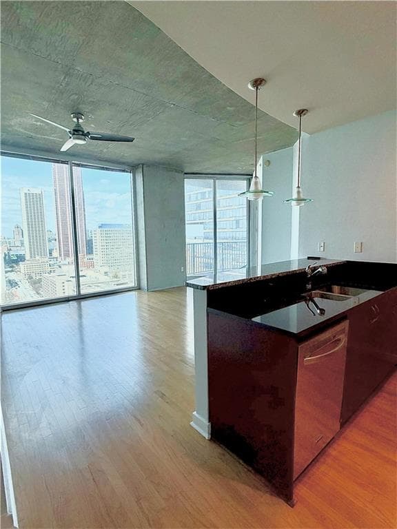 2 bedroom, 2 bathroom, 1,127 sq ft condominium for sale at 400 W Peachtree Street 2413, Atlanta, GA 30308 — photo 7