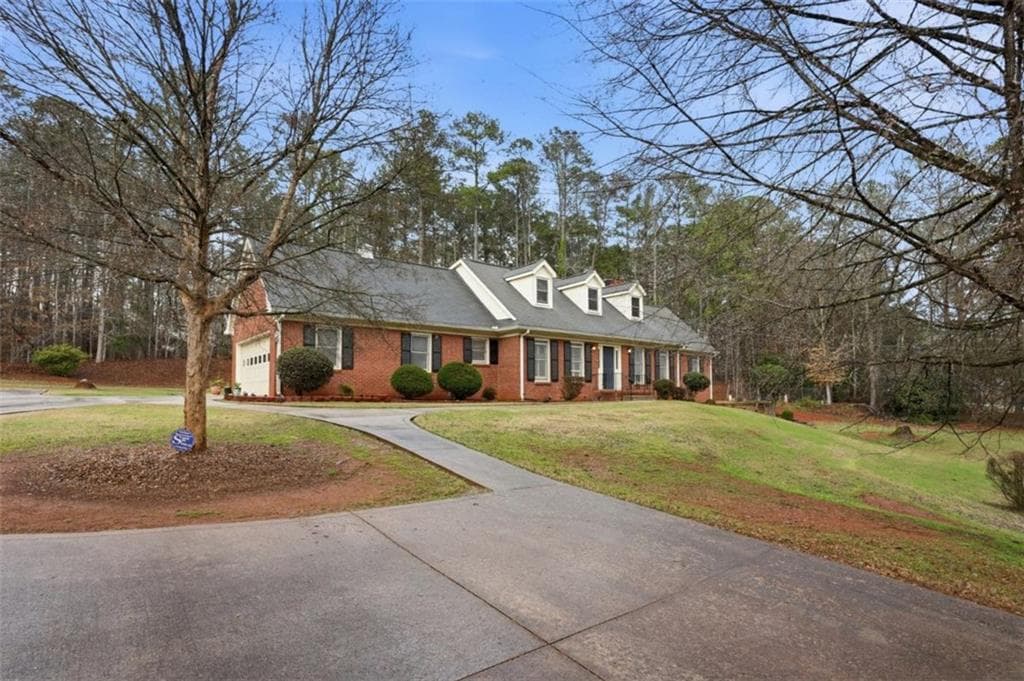 3 bedroom, 3 bathroom, 2,683 sq ft single family residence for sale at 2077 Honey Creek Road, Conyers, GA 30094 — photo 2