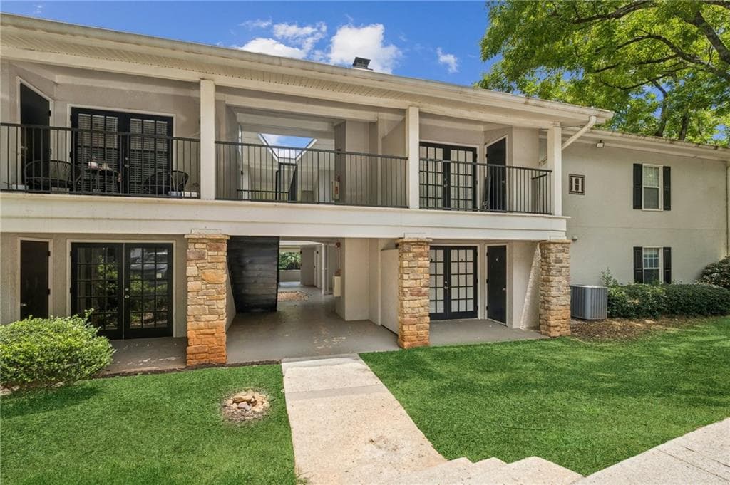 2 bedroom, 2 bathroom, 1,073 sq ft condominium sold at 1150 Collier Road 16H, Atlanta, GA 30318