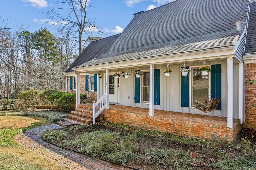 5 bedroom, 5 bathroom, 4,547 sq ft single family residence sold at 5622 Williamsburg, Norcross, GA 30093