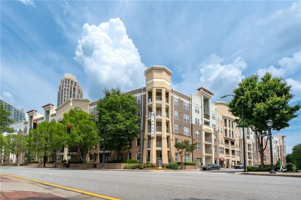 1 bedroom, 1 bathroom, 868 sq ft condominium sold at 390 17th Street 2040, Atlanta, GA 30363