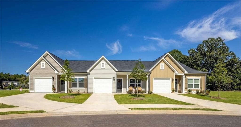3 bedroom, 3 bathroom, 1,411 sq ft townhouse for rent at 62 Dawson Club Fennell, Dawsonville, GA 30534 for $2,399 a month