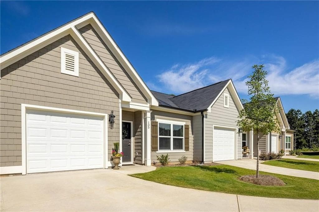 3 bedroom, 3 bathroom, 1,411 sq ft townhouse for rent at 62 Dawson Club Fennell, Dawsonville, GA 30534 for $2,399 a month — photo 2