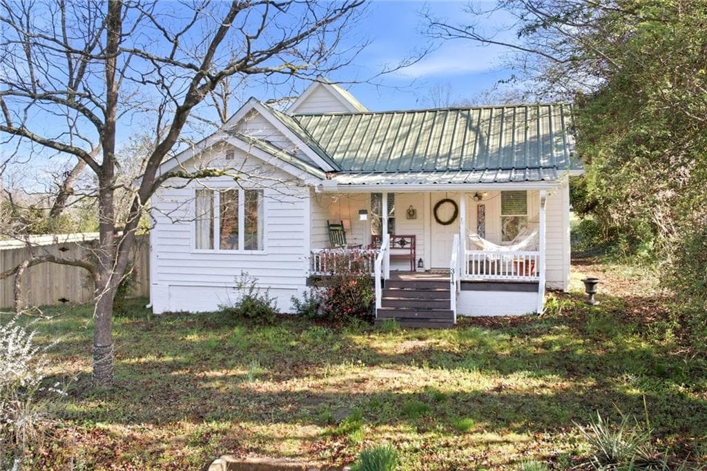 3 bedroom, 3 bathroom, 1,946 sq ft single family residence for sale at 314 Holley Street, Demorest, GA 30535 — photo 5