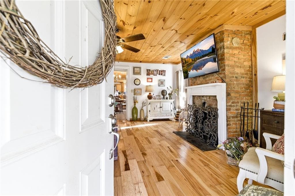 3 bedroom, 3 bathroom, 1,946 sq ft single family residence for sale at 314 Holley Street, Demorest, GA 30535 — photo 8