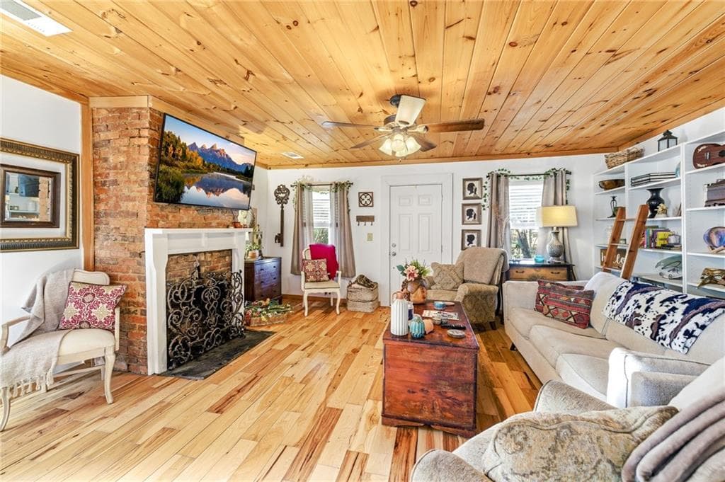 3 bedroom, 3 bathroom, 1,946 sq ft single family residence for sale at 314 Holley Street, Demorest, GA 30535 — photo 10