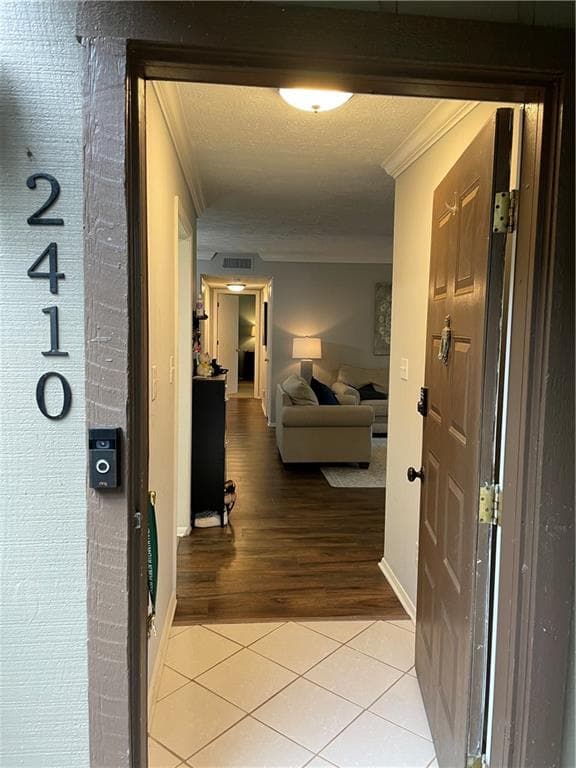 2 bedroom, 1 bathroom, 1,208 sq ft condominium for sale at 2410 Cumberland Court, Smyrna, GA 30080 — photo 3