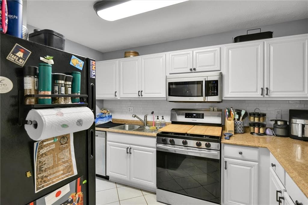 2 bedroom, 1 bathroom, 1,208 sq ft condominium for sale at 2410 Cumberland Court, Smyrna, GA 30080 — photo 5