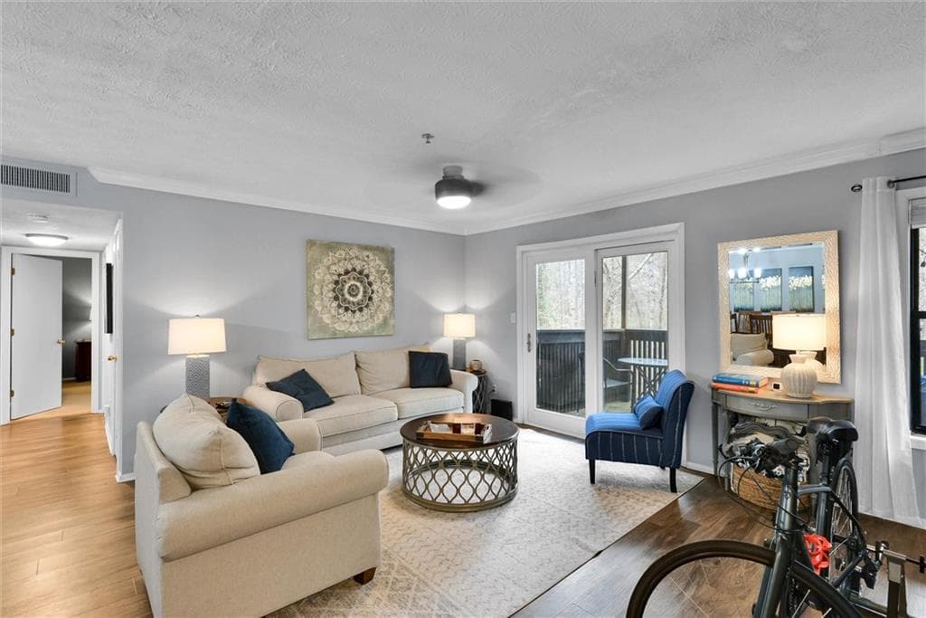 2 bedroom, 1 bathroom, 1,208 sq ft condominium for sale at 2410 Cumberland Court, Smyrna, GA 30080 — photo 8