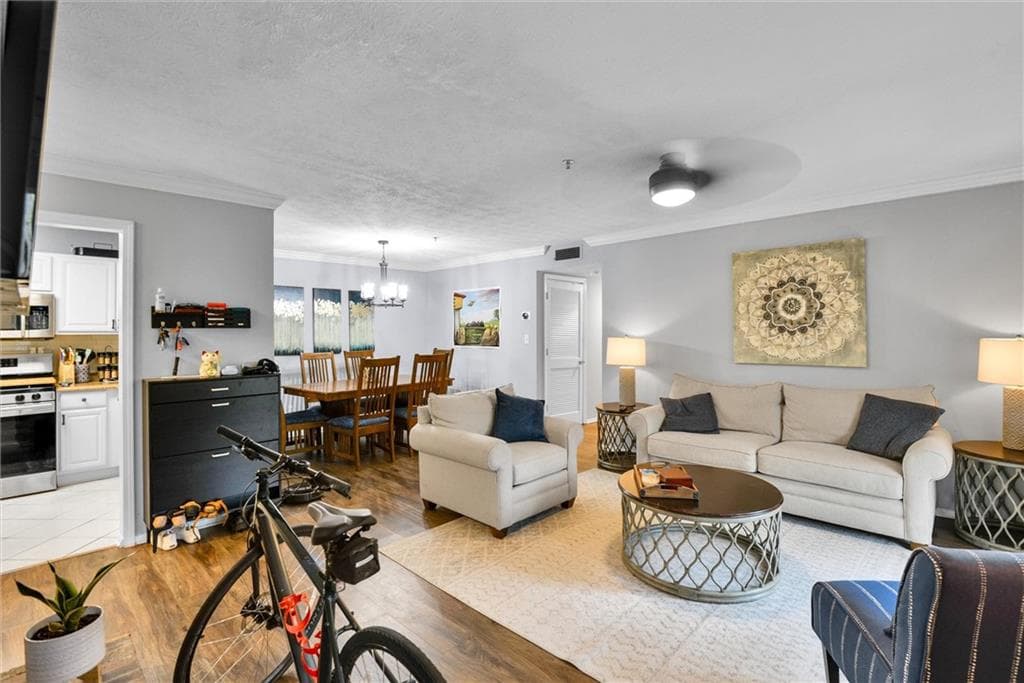 2 bedroom, 1 bathroom, 1,208 sq ft condominium for sale at 2410 Cumberland Court, Smyrna, GA 30080 — photo 9