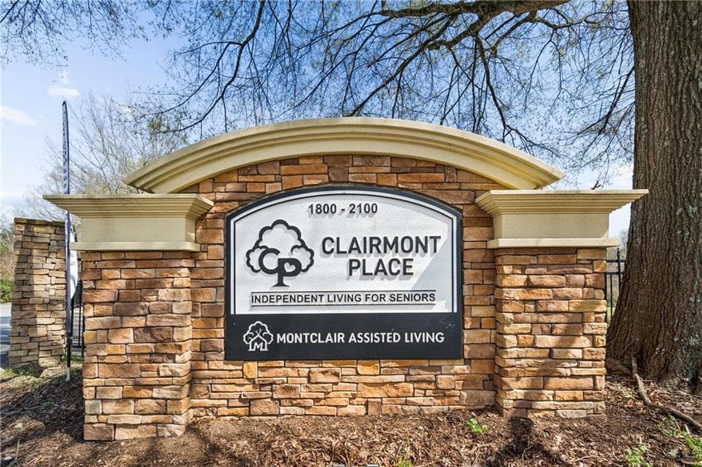 2 bedroom, 2 bathroom, 1,088 sq ft condominium for sale at 1800 Clairmont Lake A227, Decatur, GA 30033 — photo 2