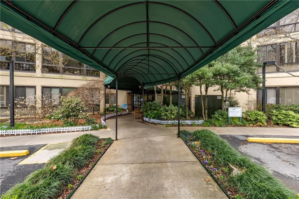 2 bedroom, 2 bathroom, 1,088 sq ft condominium for sale at 1800 Clairmont Lake A227, Decatur, GA 30033 — photo 3
