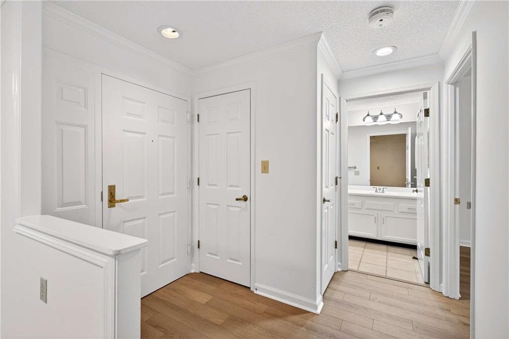 2 bedroom, 2 bathroom, 1,088 sq ft condominium for sale at 1800 Clairmont Lake A227, Decatur, GA 30033 — photo 6