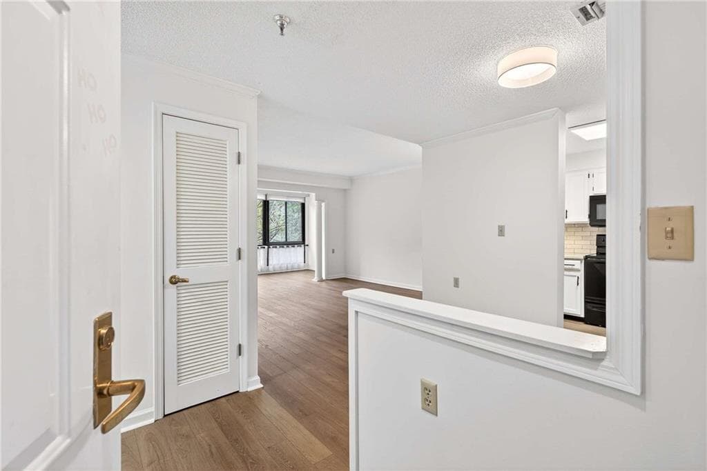 2 bedroom, 2 bathroom, 1,088 sq ft condominium for sale at 1800 Clairmont Lake A227, Decatur, GA 30033 — photo 7