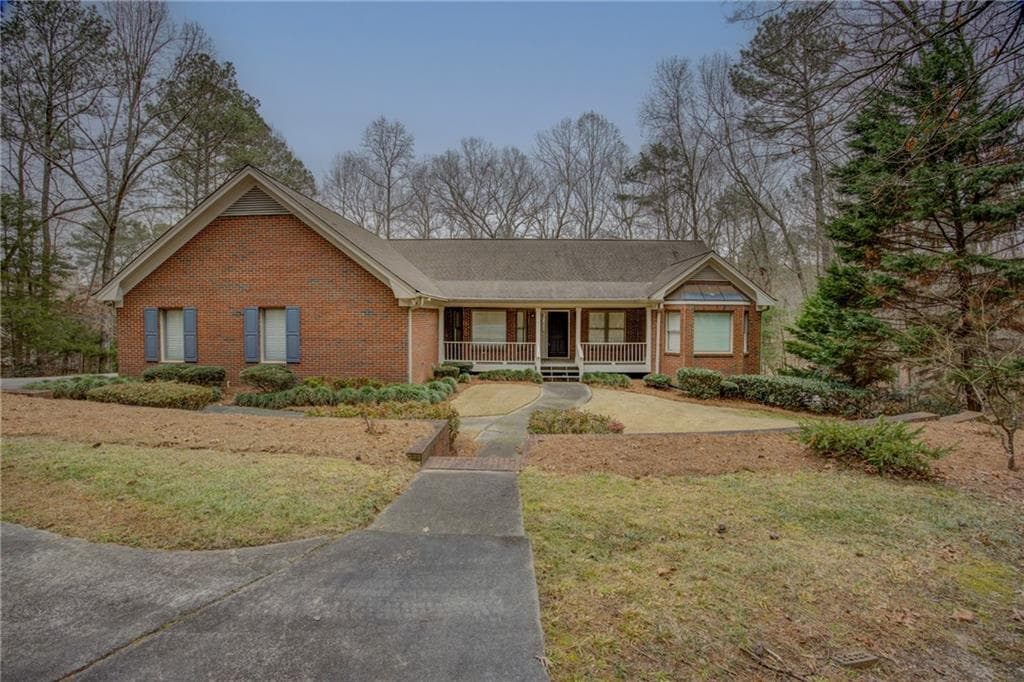 5 bedroom, 4 bathroom, 4,322 sq ft single family residence for sale at 1030 Lake Haynes Drive, Conyers, GA 30012 — photo 2