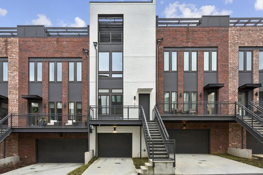 2 bedroom, 3 bathroom, 1,962 sq ft townhouse for sale at 1261 Chelsea Circle, Atlanta, GA 30318 — photo 1 of 46