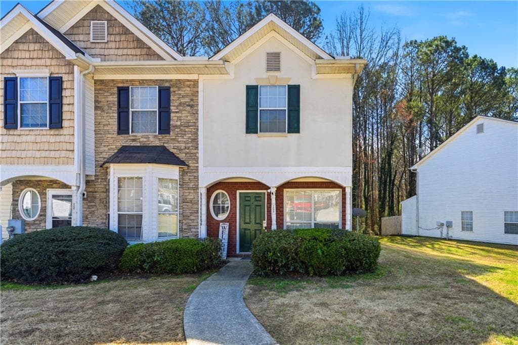 2 bedroom, 2 bathroom, 1,024 sq ft home for sale at 1686 Camden Forrest Trail, Riverdale, GA