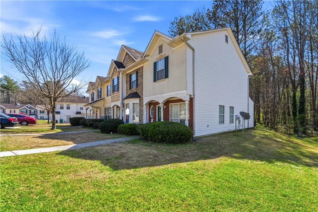2 bedroom, 2 bathroom, 1,024 sq ft townhouse for sale at 1686 Camden Forrest Trail, Riverdale, GA 30296 — photo 2