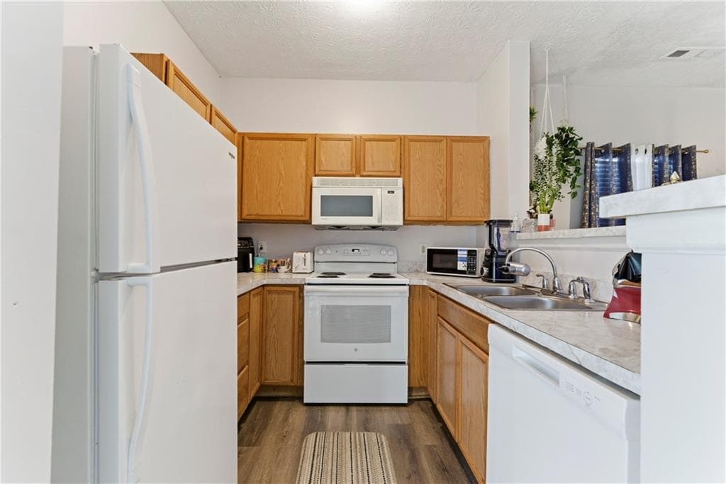 2 bedroom, 2 bathroom, 1,024 sq ft townhouse for sale at 1686 Camden Forrest Trail, Riverdale, GA 30296 — photo 8