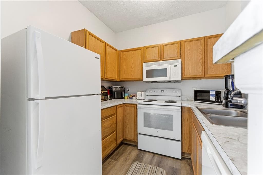 2 bedroom, 2 bathroom, 1,024 sq ft townhouse for sale at 1686 Camden Forrest Trail, Riverdale, GA 30296 — photo 9