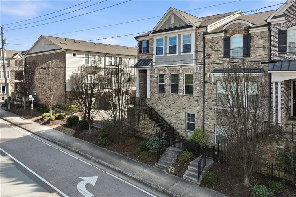3 bedroom, 4 bathroom, 3,055 sq ft townhouse for sale at 1764 Alec Place, Atlanta, GA 30329 — photo 5