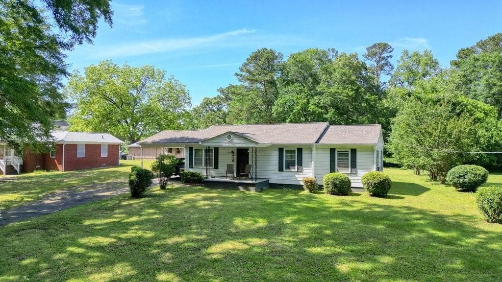 3 bedroom, 1 bathroom, 1,184 sq ft single family residence for sale at 110 Barnesdale Terrace, Woodstock, GA 30188
