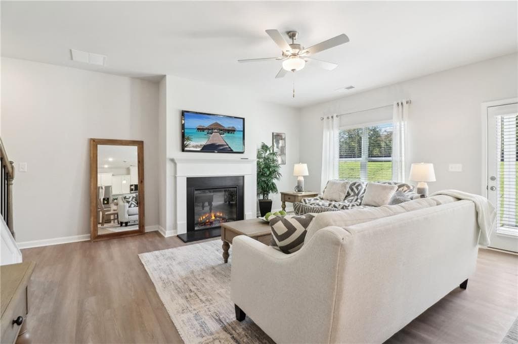 5 bedroom, 4 bathroom, 2,428 sq ft single family residence under contract at 1321 Stephens View Drive, Loganville, GA 30052 — photo 2