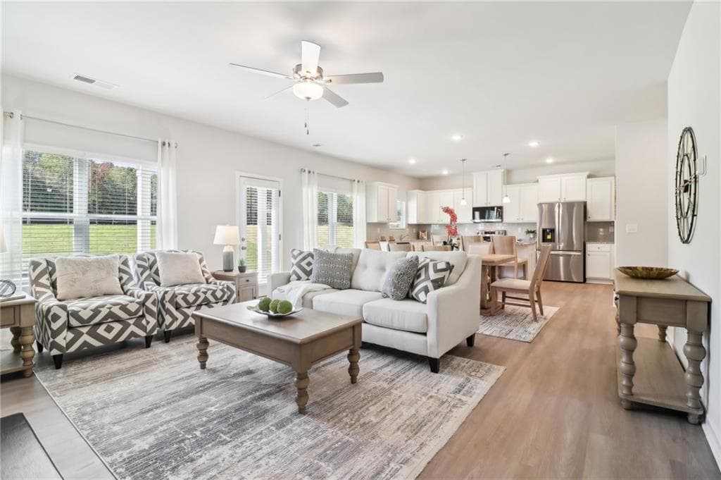 5 bedroom, 4 bathroom, 2,428 sq ft single family residence under contract at 1321 Stephens View Drive, Loganville, GA 30052 — photo 4