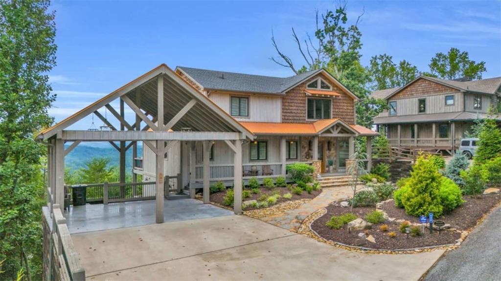 3 bedroom, 5 bathroom, 4,800 sq ft single family residence under contract at 540 Overlook Drive, Blue Ridge, GA 30513 — photo 2