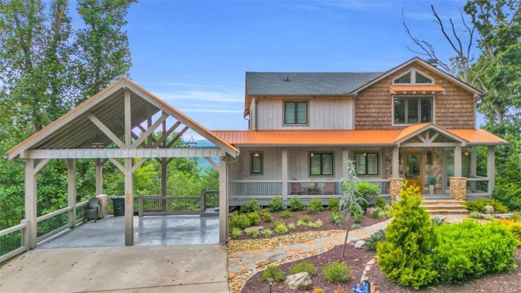 3 bedroom, 5 bathroom, 4,800 sq ft single family residence under contract at 540 Overlook Drive, Blue Ridge, GA 30513 — photo 3