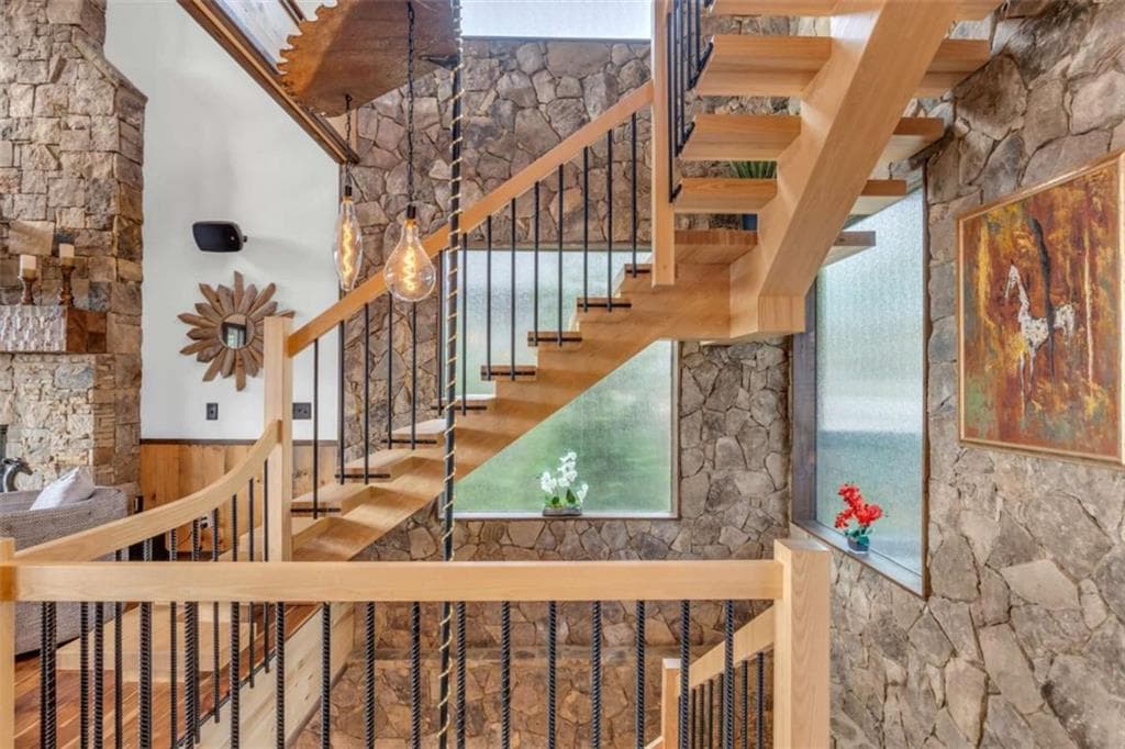 3 bedroom, 5 bathroom, 4,800 sq ft single family residence under contract at 540 Overlook Drive, Blue Ridge, GA 30513 — photo 6