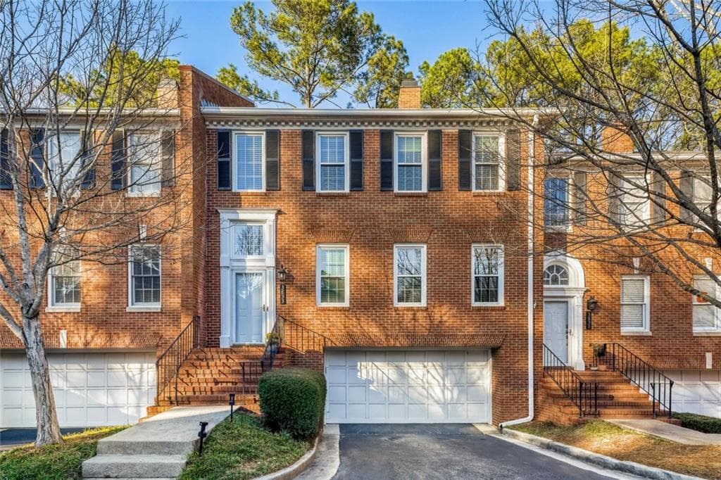 3 bedroom, 4 bathroom, 2,795 sq ft townhouse sold at 3833 Savannah Square, Atlanta, GA 30340
